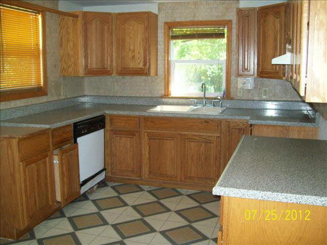 2732 Rauch Road Temperance, MI 48182 - Photo 4 of 7 20098838-3.JPG