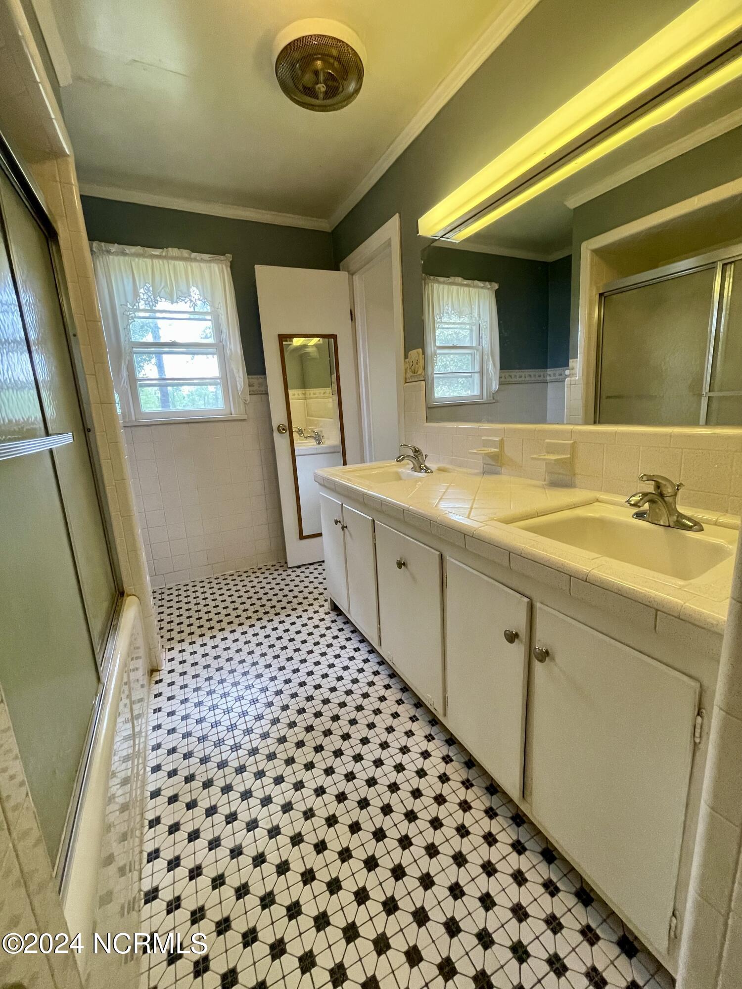 1222 Meadow Branch Road Williamston, NC 27892 - Photo 30 of 39 Bathroom