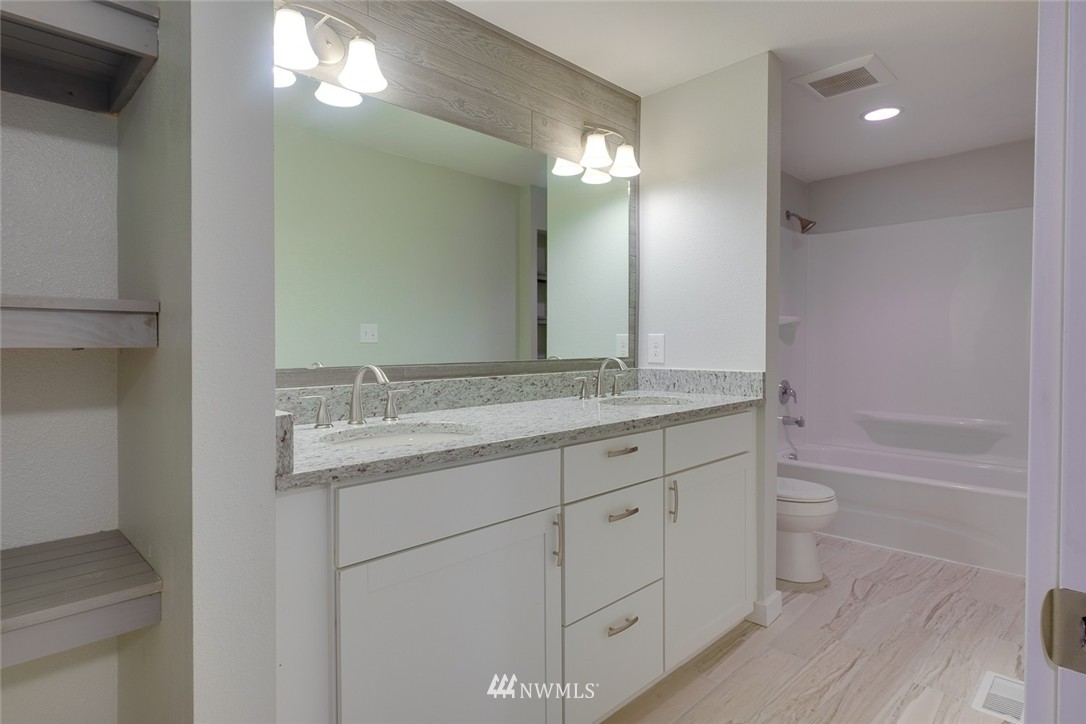6872 Southeast Fragaria Road Olalla, WA 98359 - Photo 14 of 25 Gallery Image 14