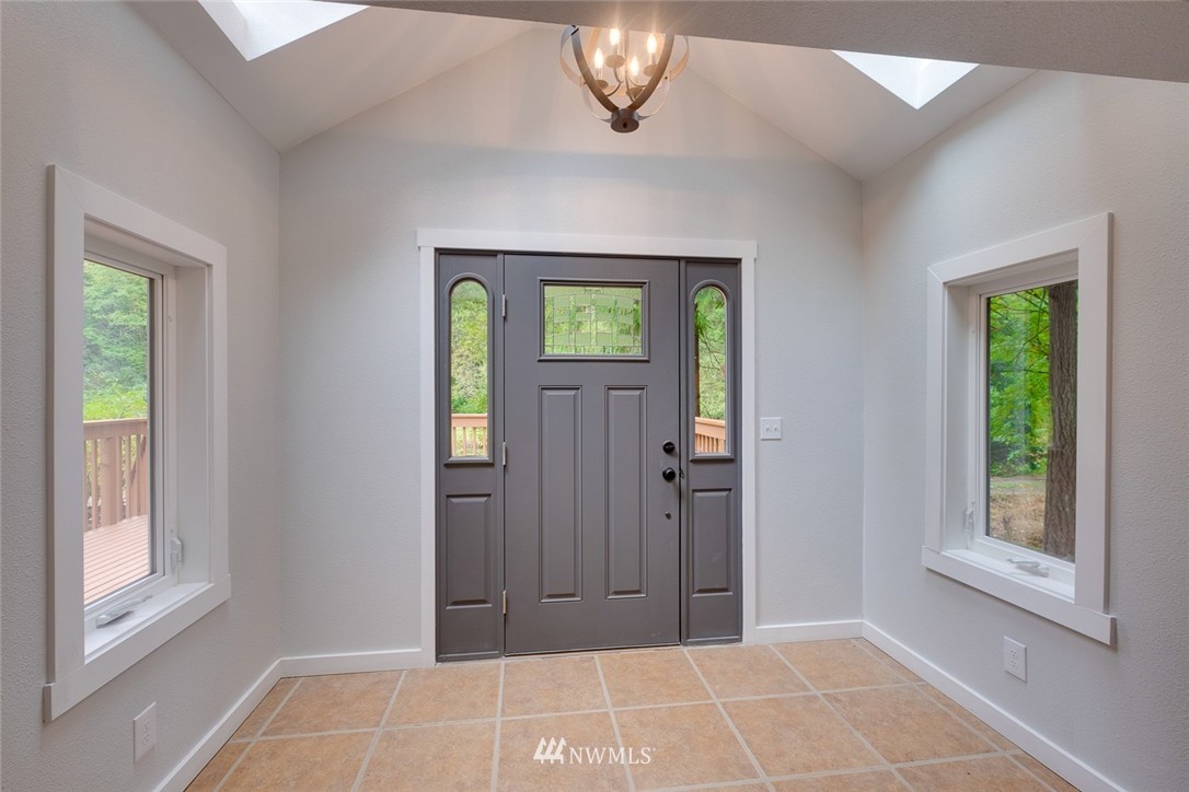 6872 Southeast Fragaria Road Olalla, WA 98359 - Photo 6 of 25 Gallery Image 6