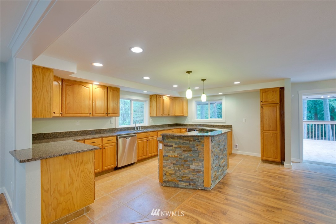 6872 Southeast Fragaria Road Olalla, WA 98359 - Photo 9 of 25 Gallery Image 9