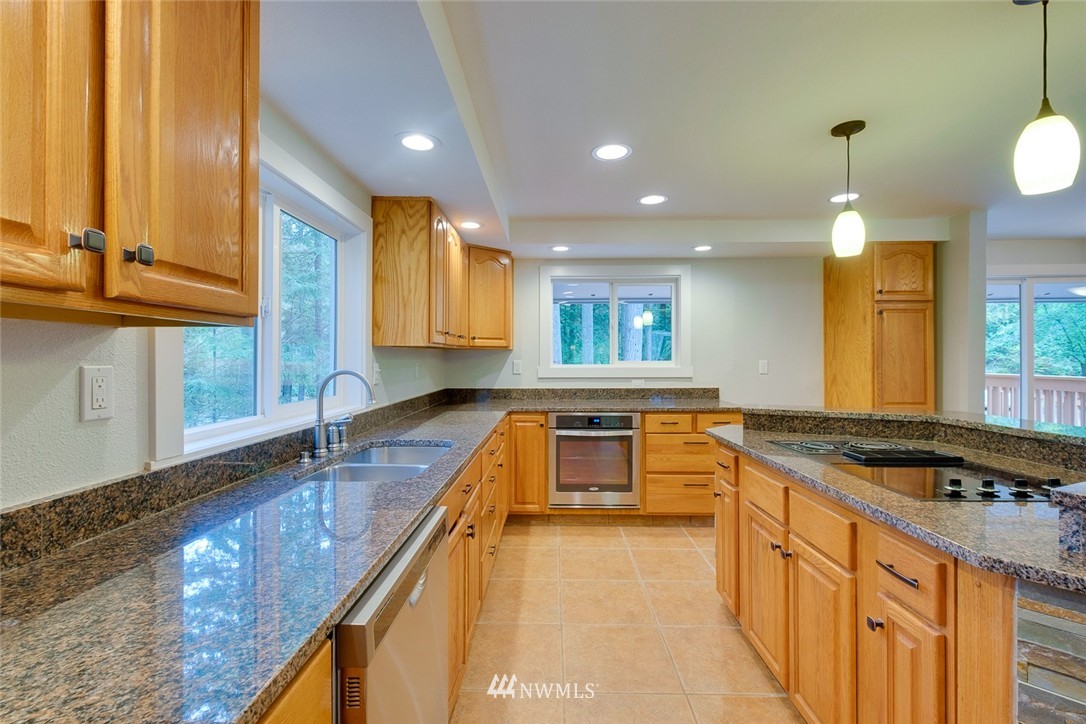 6872 Southeast Fragaria Road Olalla, WA 98359 - Photo 10 of 25 Gallery Image 10