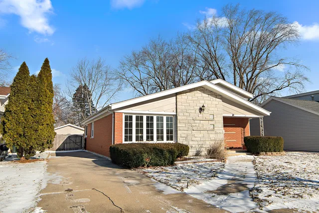 $325,000 | 4408 Williams Place, Oak Lawn, IL 60453