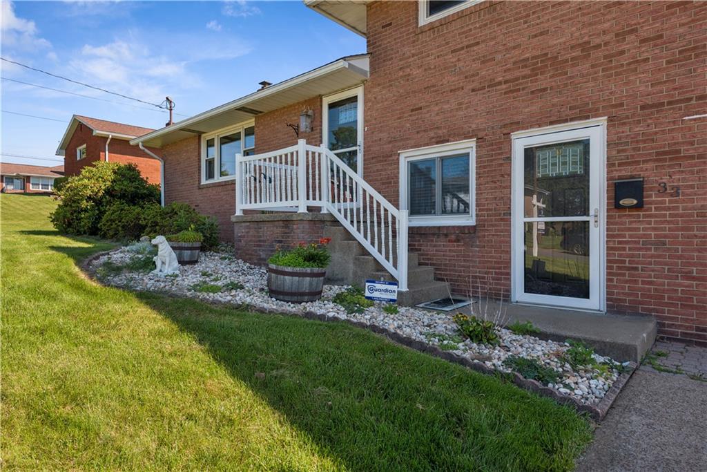 33 Barbara Road Latrobe, PA 15650 - Photo 3 of 33