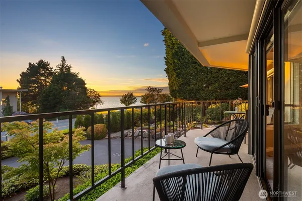 $1,550,000 | 6436 Lake Washington Boulevard Northeast, Unit 5, Kirkland, WA 98033