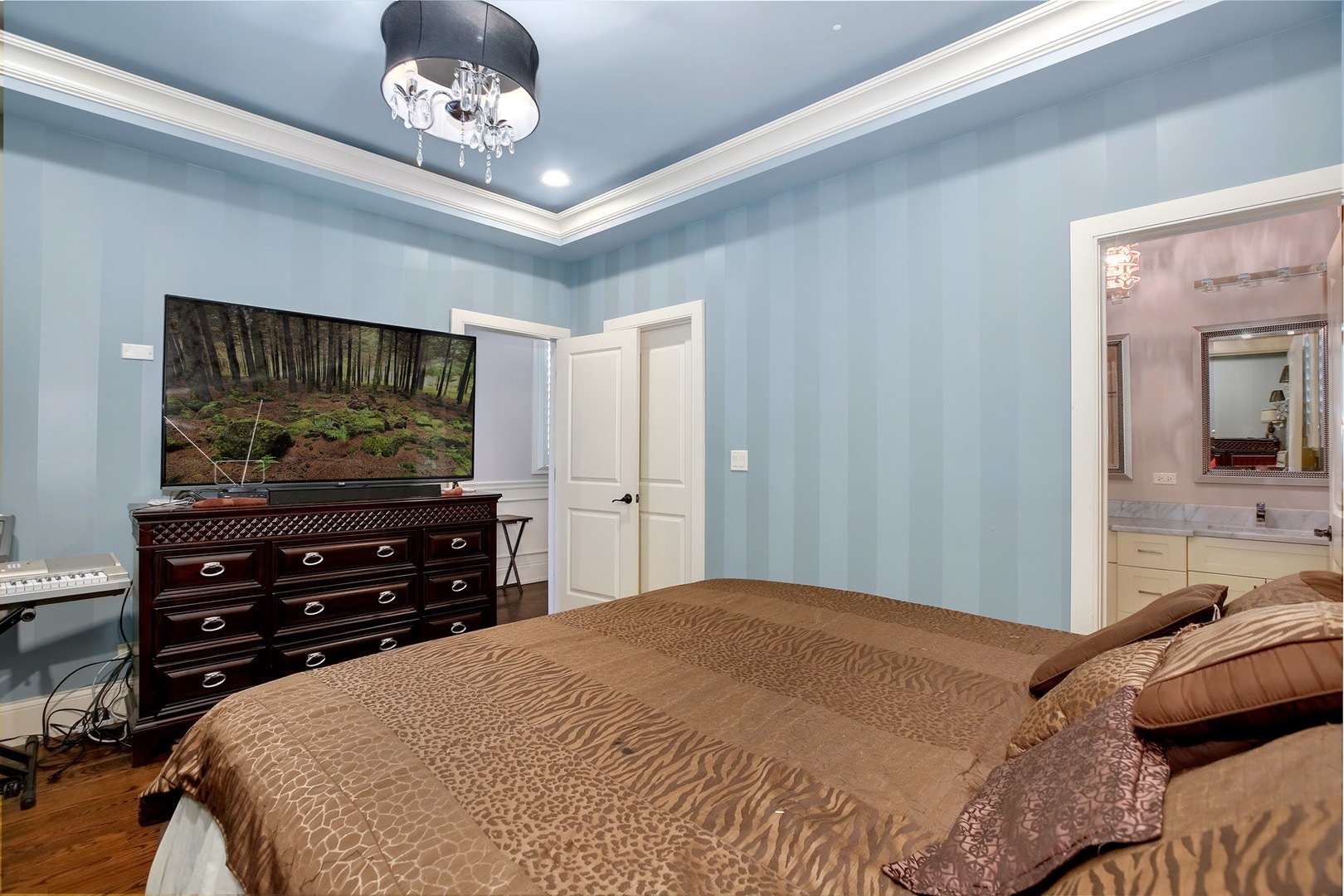 4245 South Langley Avenue, Unit 2 Chicago, IL 60653 - Photo 7 of 11