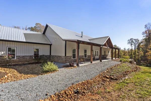 $1,100,000 | 594 Highway 100, Centerville, TN 37033