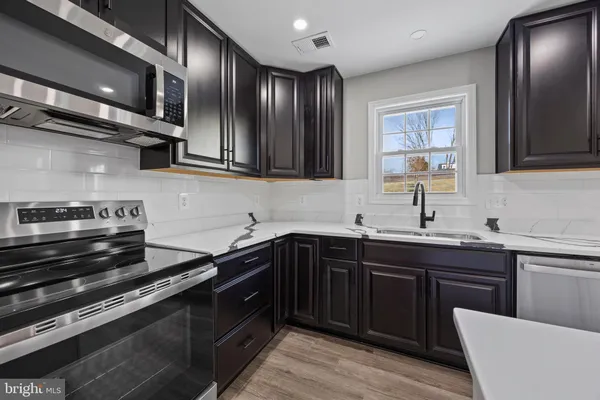 $619,900 | 186 Lambert Drive, Manassas Park, VA 20111