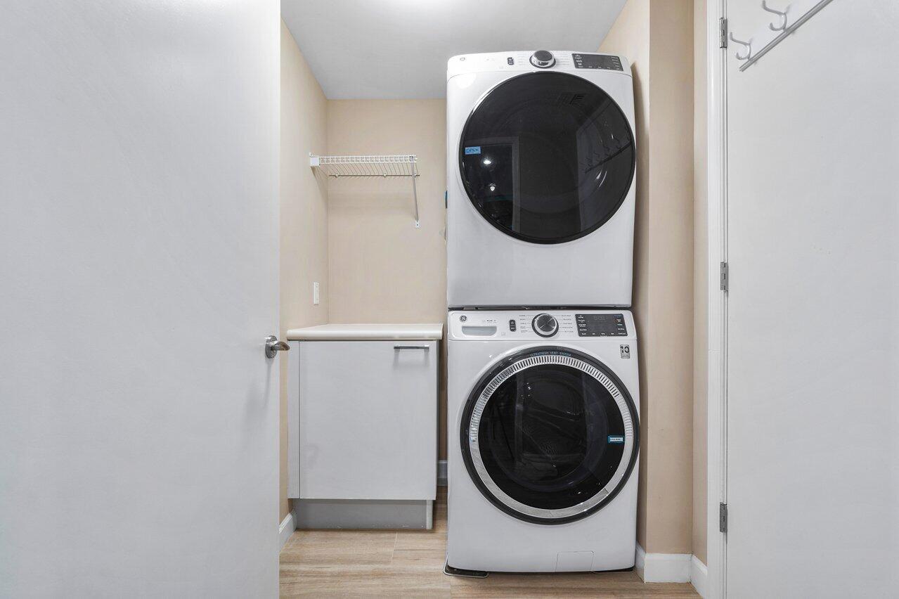 2640 Lake Shore Drive, Unit 711 Riviera Beach, FL 33404 - Photo 22 of 59 separate laundry room