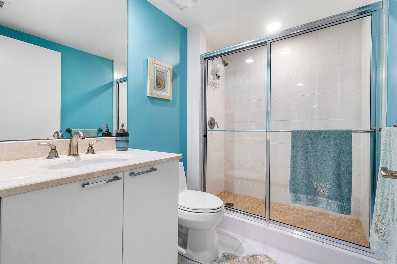 2640 Lake Shore Drive, Unit 711 Riviera Beach, FL 33404 - Photo 32 of 59 guest bath #2