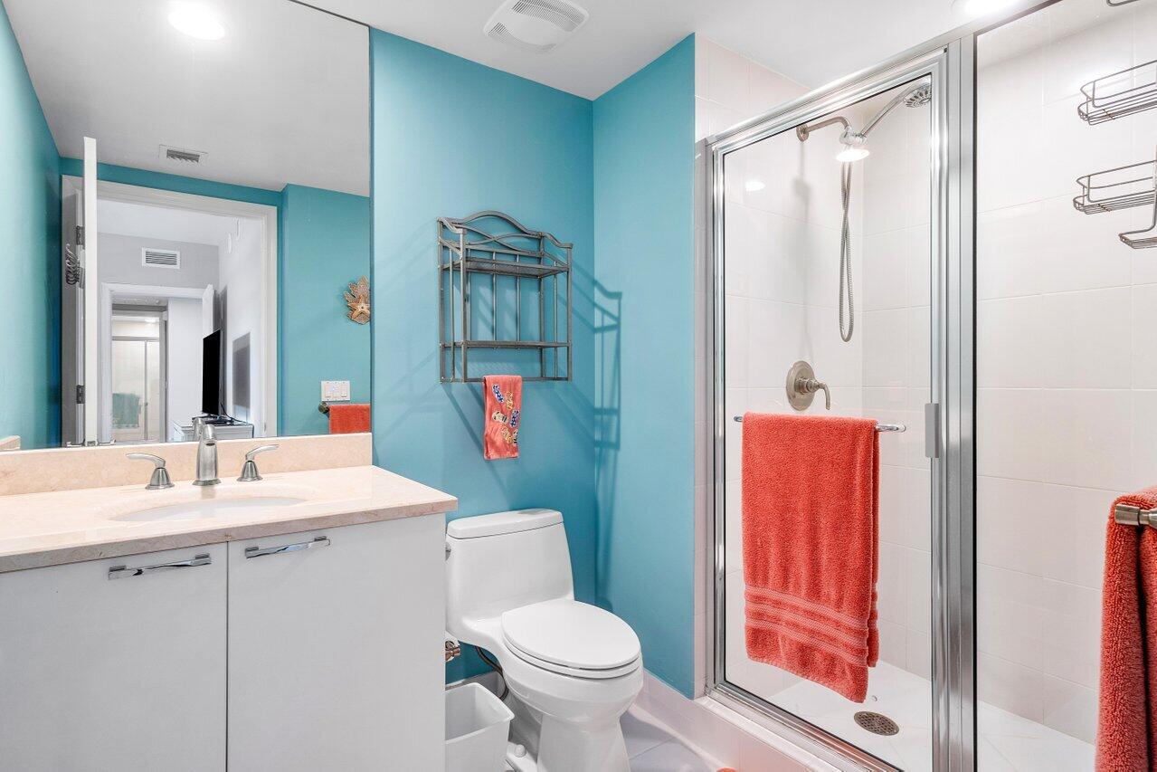 2640 Lake Shore Drive, Unit 711 Riviera Beach, FL 33404 - Photo 34 of 59 en suite bathroom