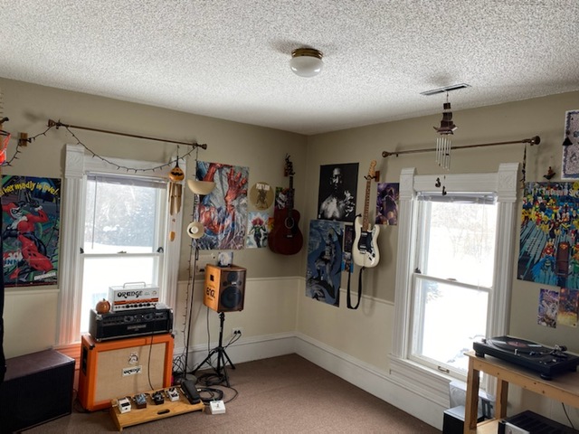 986 Main Street Antioch, IL 60002 - Photo 18 of 24 a view of a room with gym equipment