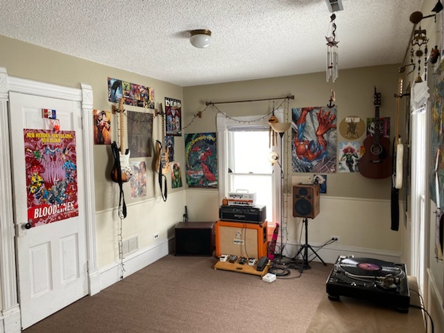 986 Main Street Antioch, IL 60002 - Photo 19 of 24 a view of a room with gym equipment