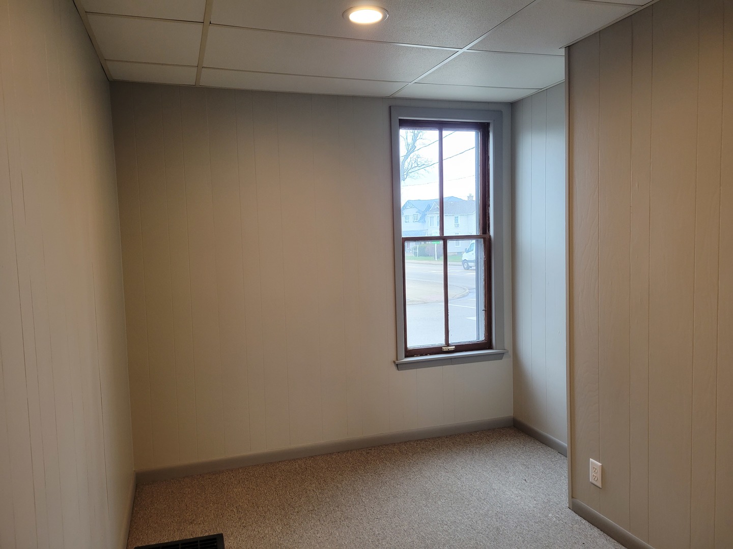 986 Main Street Antioch, IL 60002 - Photo 9 of 24 an empty room with windows