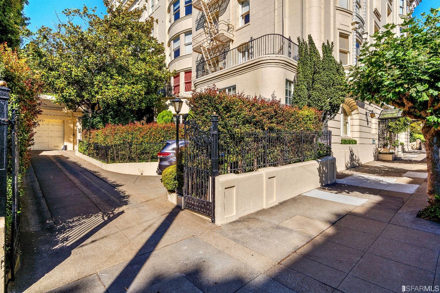 1925 Gough Street, Unit 11 San Francisco, CA 94109 - Photo 35 of 46 a building view with outdoor space