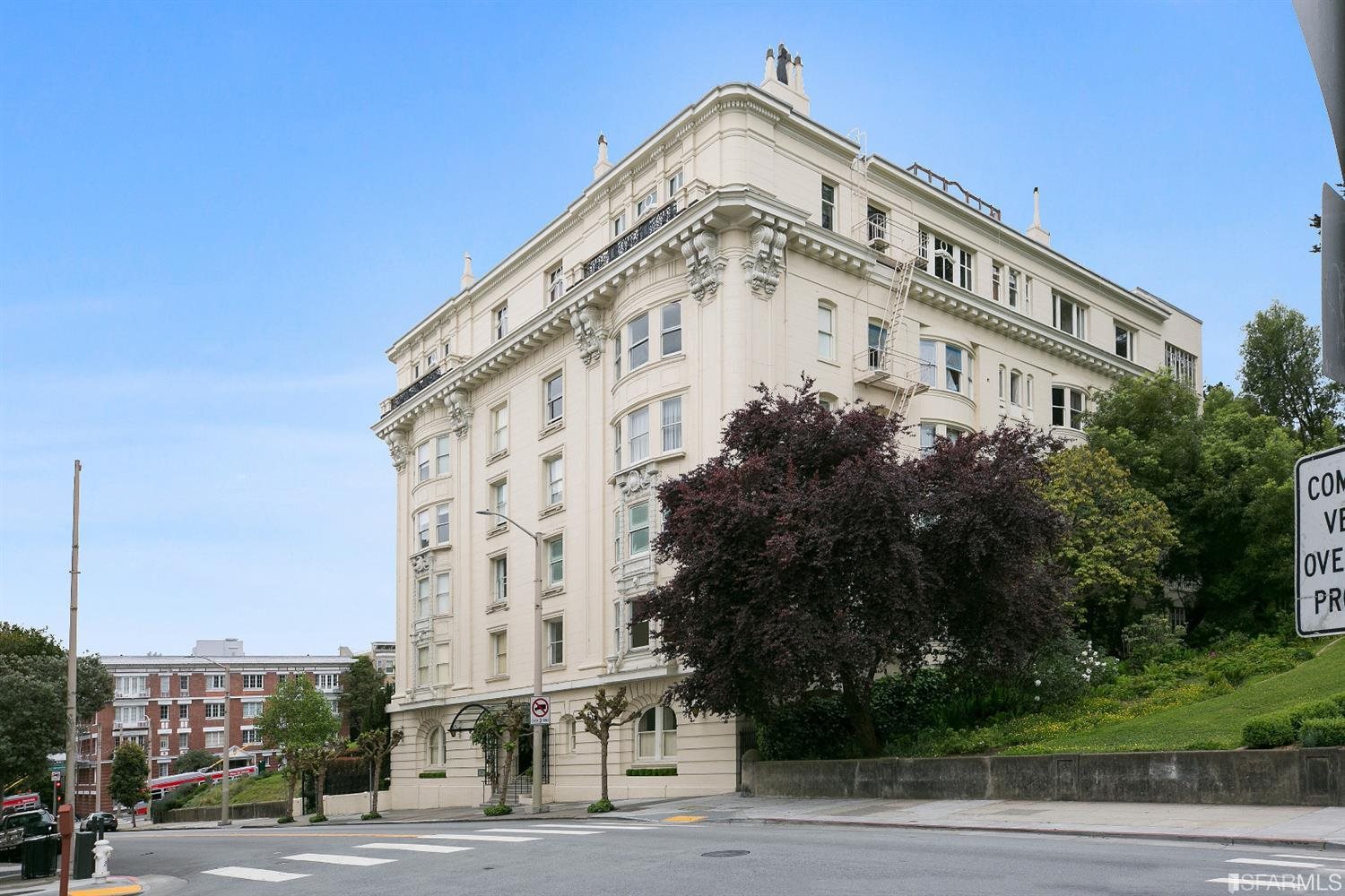 1925 Gough Street, Unit 11 San Francisco, CA 94109 - Photo 5 of 46 a front view of a building