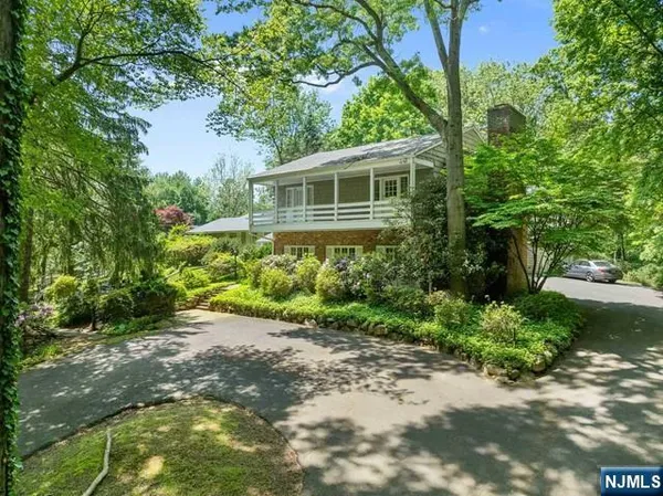 $2,299,000 | 3 Lambs Lane, Cresskill, NJ 07626