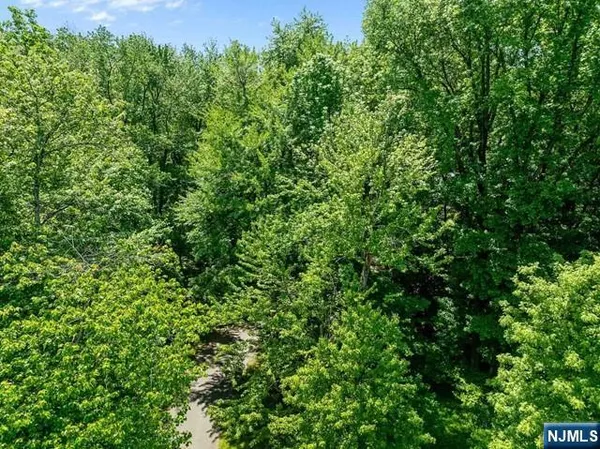 $2,299,000 | 3 Lambs Lane, Cresskill, NJ 07626