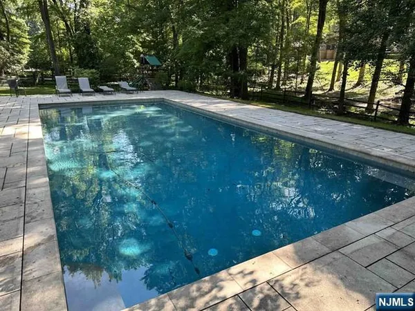 $2,299,000 | 3 Lambs Lane, Cresskill, NJ 07626