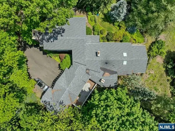 $2,299,000 | 3 Lambs Lane, Cresskill, NJ 07626
