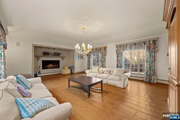 $2,299,000 | 3 Lambs Lane, Cresskill, NJ 07626