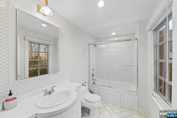 $2,299,000 | 3 Lambs Lane, Cresskill, NJ 07626