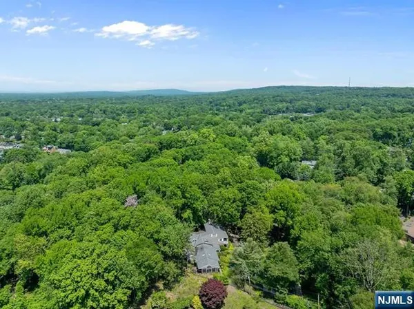 $2,299,000 | 3 Lambs Lane, Cresskill, NJ 07626