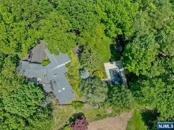 $2,299,000 | 3 Lambs Lane, Cresskill, NJ 07626