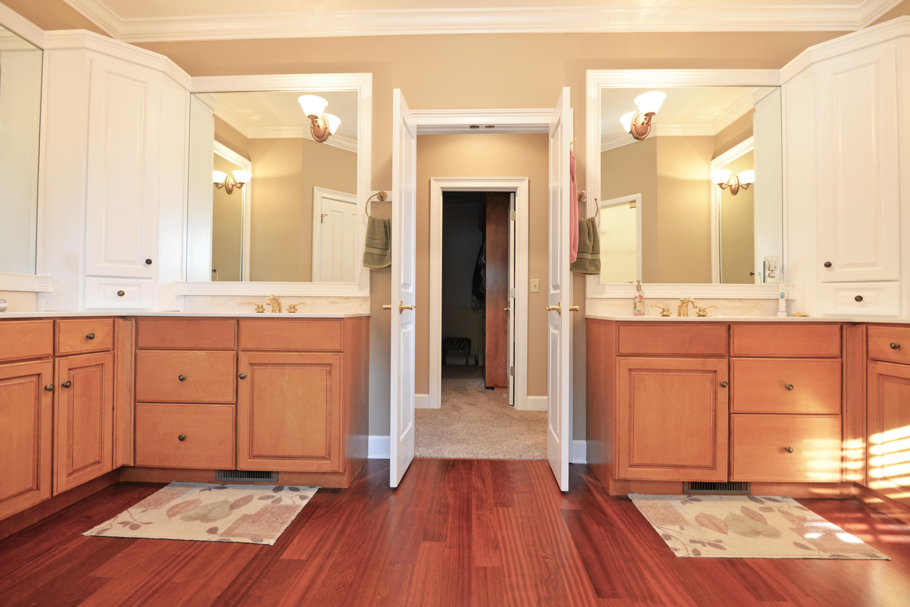 1012 Cumberland Road Chattanooga, TN 37419 - Photo 22 of 52 Master bath vanities