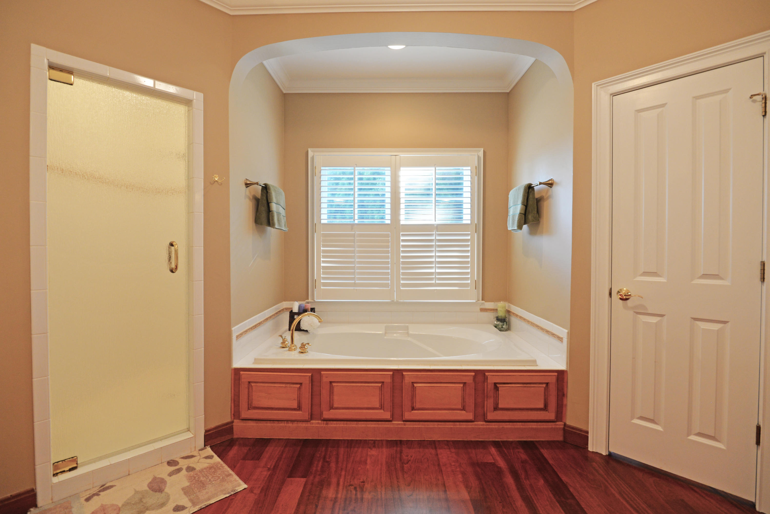 1012 Cumberland Road Chattanooga, TN 37419 - Photo 23 of 52 Master bath tub