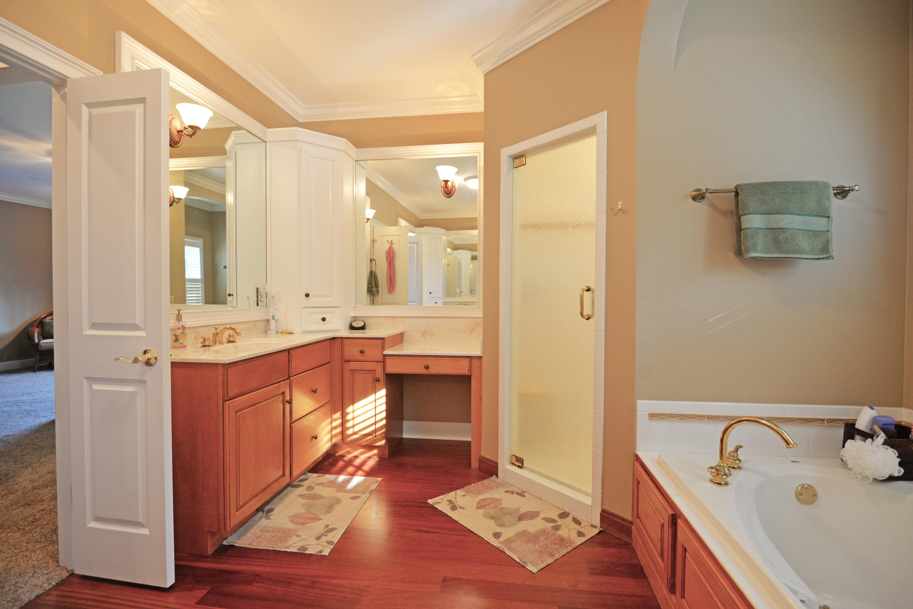 1012 Cumberland Road Chattanooga, TN 37419 - Photo 24 of 52 Master bath shower and 1 of 2 vanities
