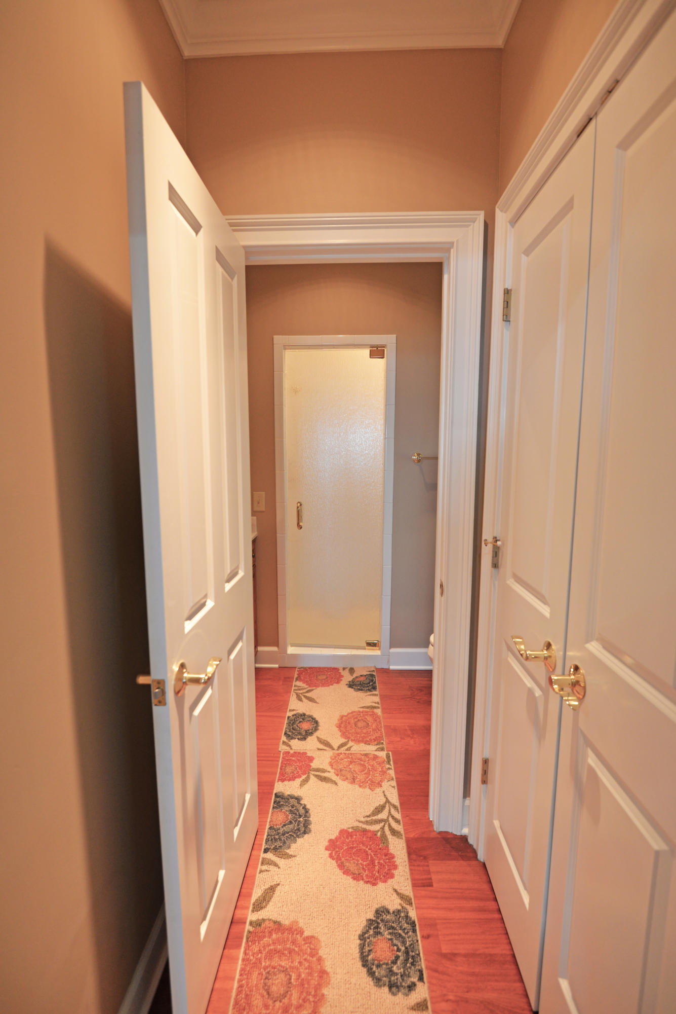 1012 Cumberland Road Chattanooga, TN 37419 - Photo 27 of 52 Main level guest bedroom closet and bath