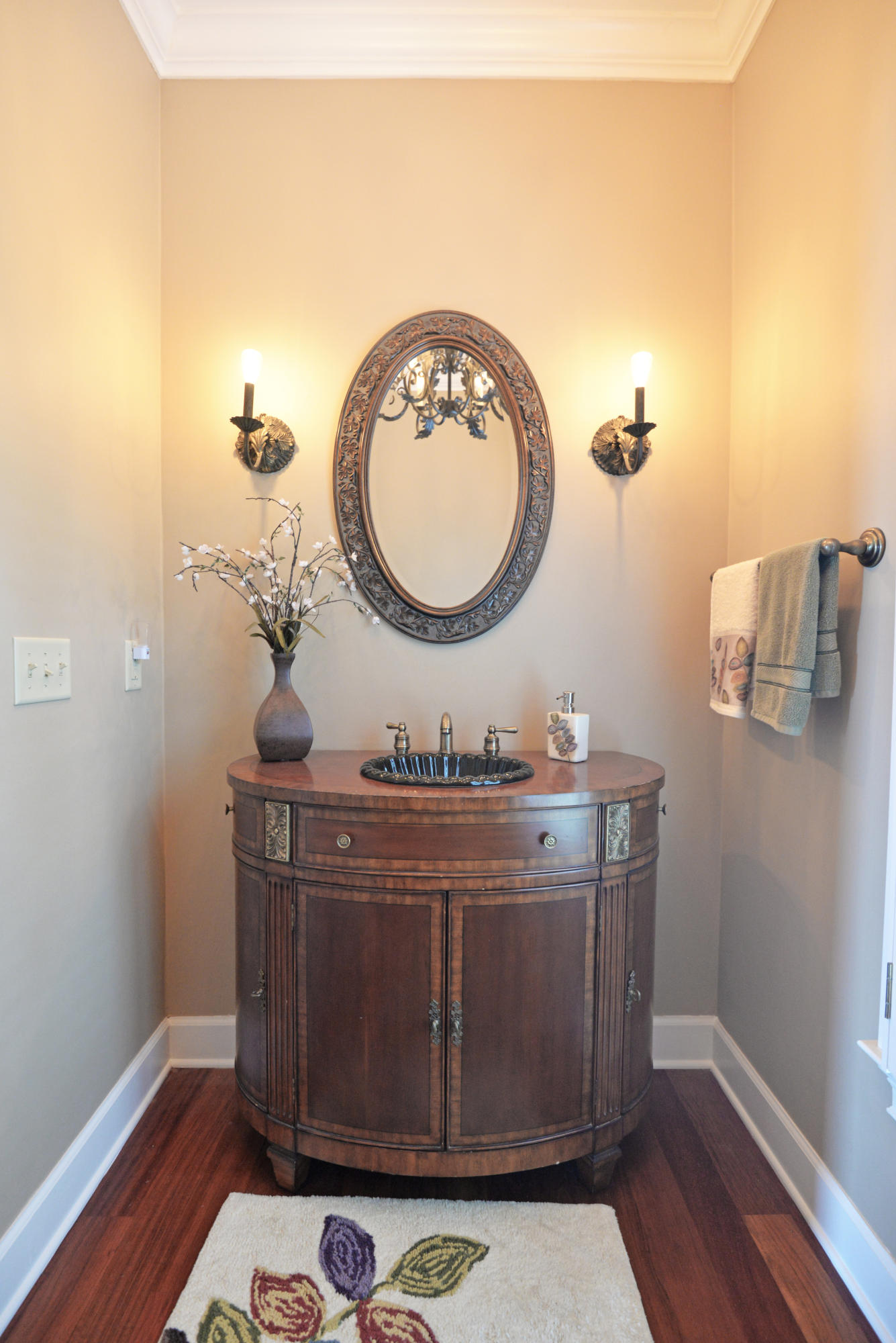 1012 Cumberland Road Chattanooga, TN 37419 - Photo 29 of 52 Powder room