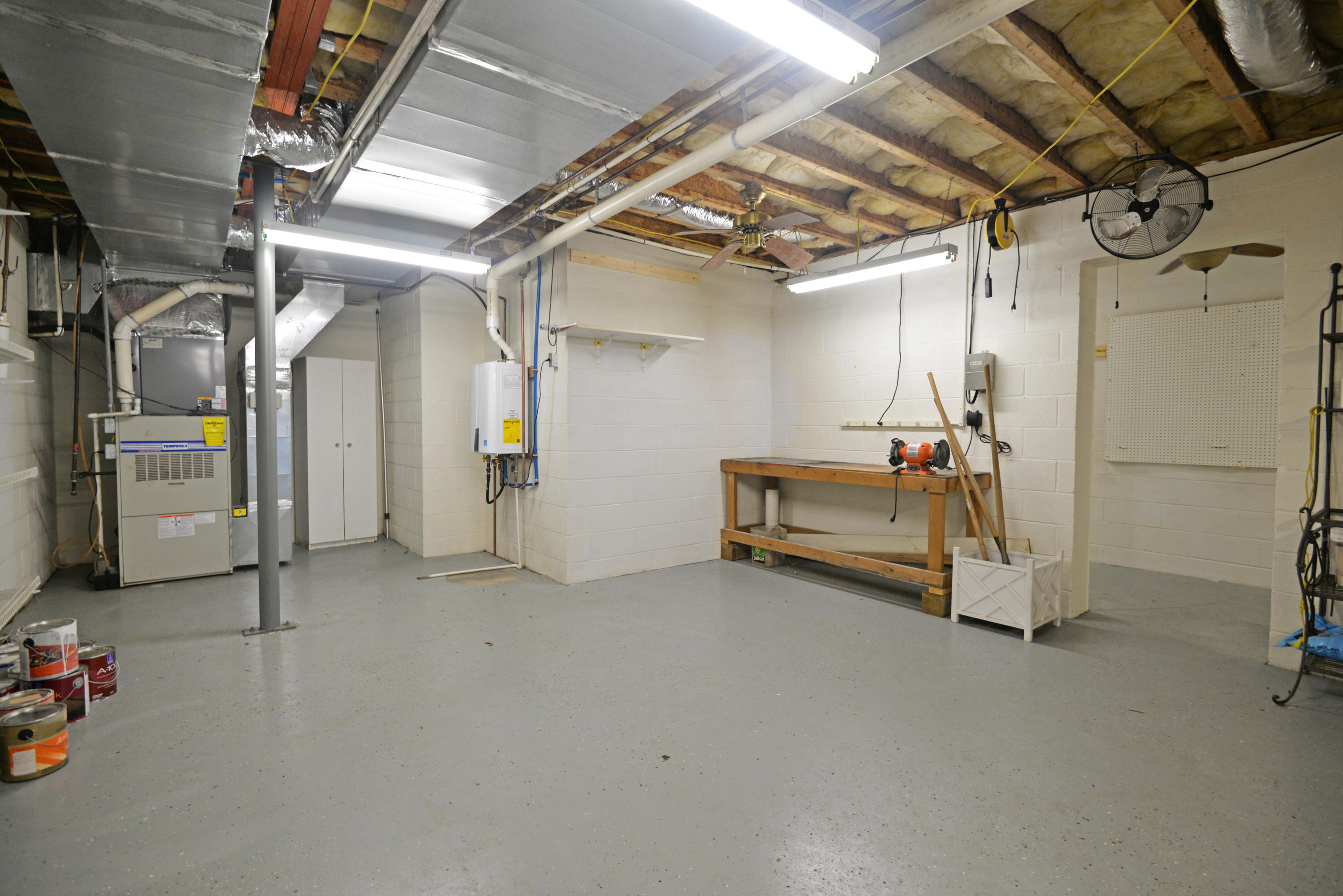 1012 Cumberland Road Chattanooga, TN 37419 - Photo 39 of 52 Basement workshop