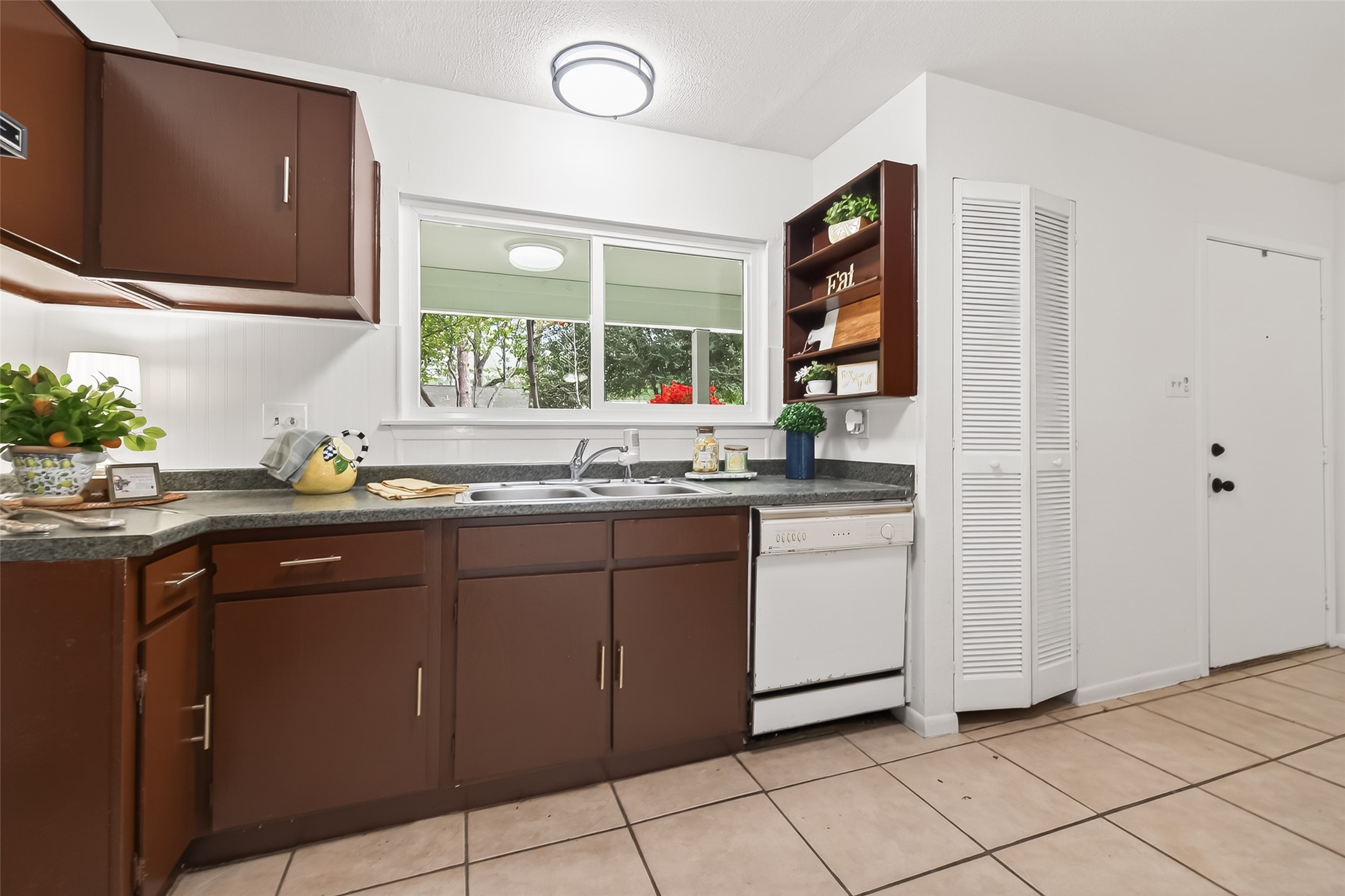 1 Laurel Oak Place Spring, TX 77380 - Photo 20 of 39 a kitchen with stainless steel appliances granite countertop a sink and a stove