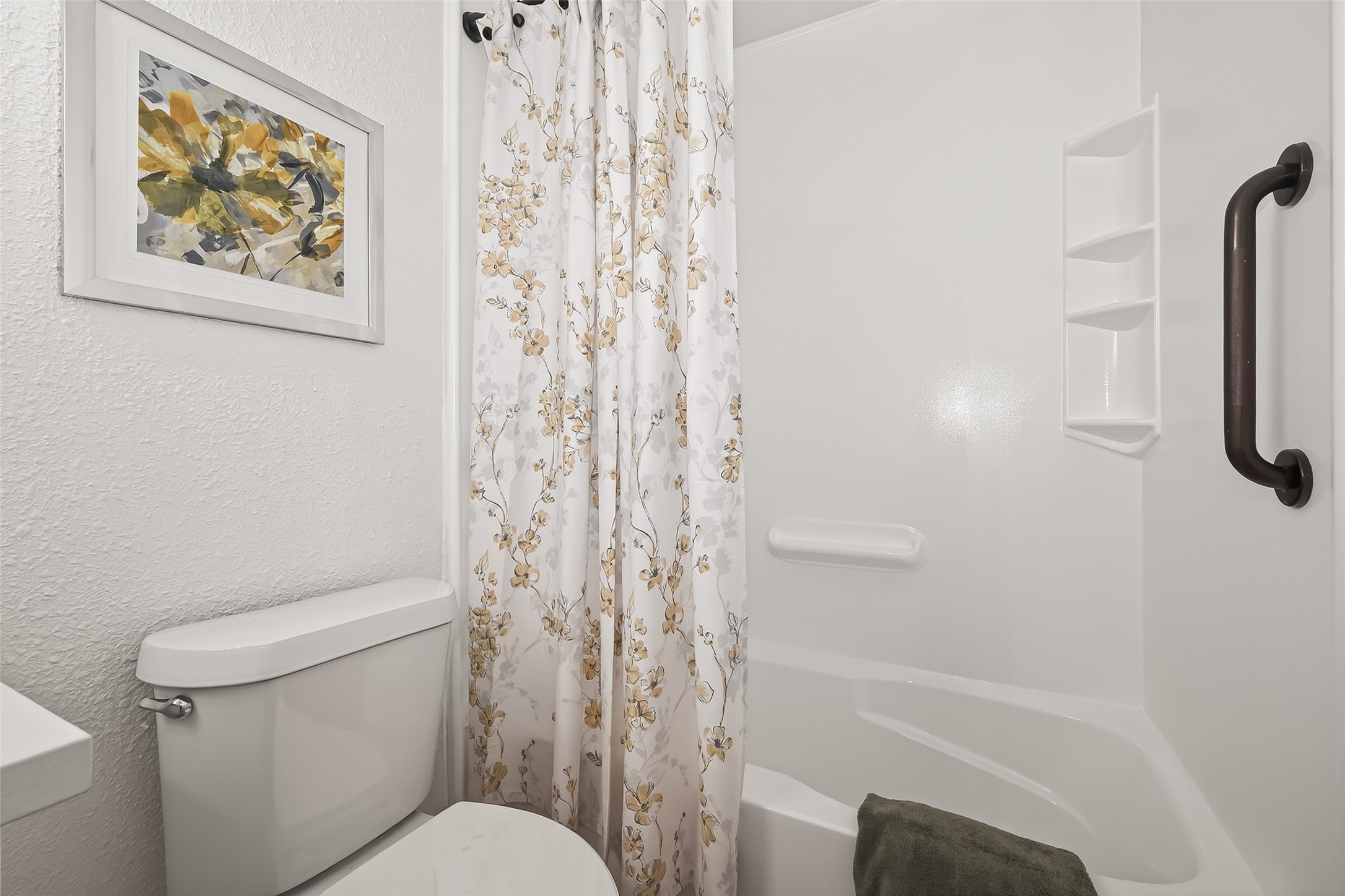 1 Laurel Oak Place Spring, TX 77380 - Photo 23 of 39 a white toilet sitting next to a bath tub