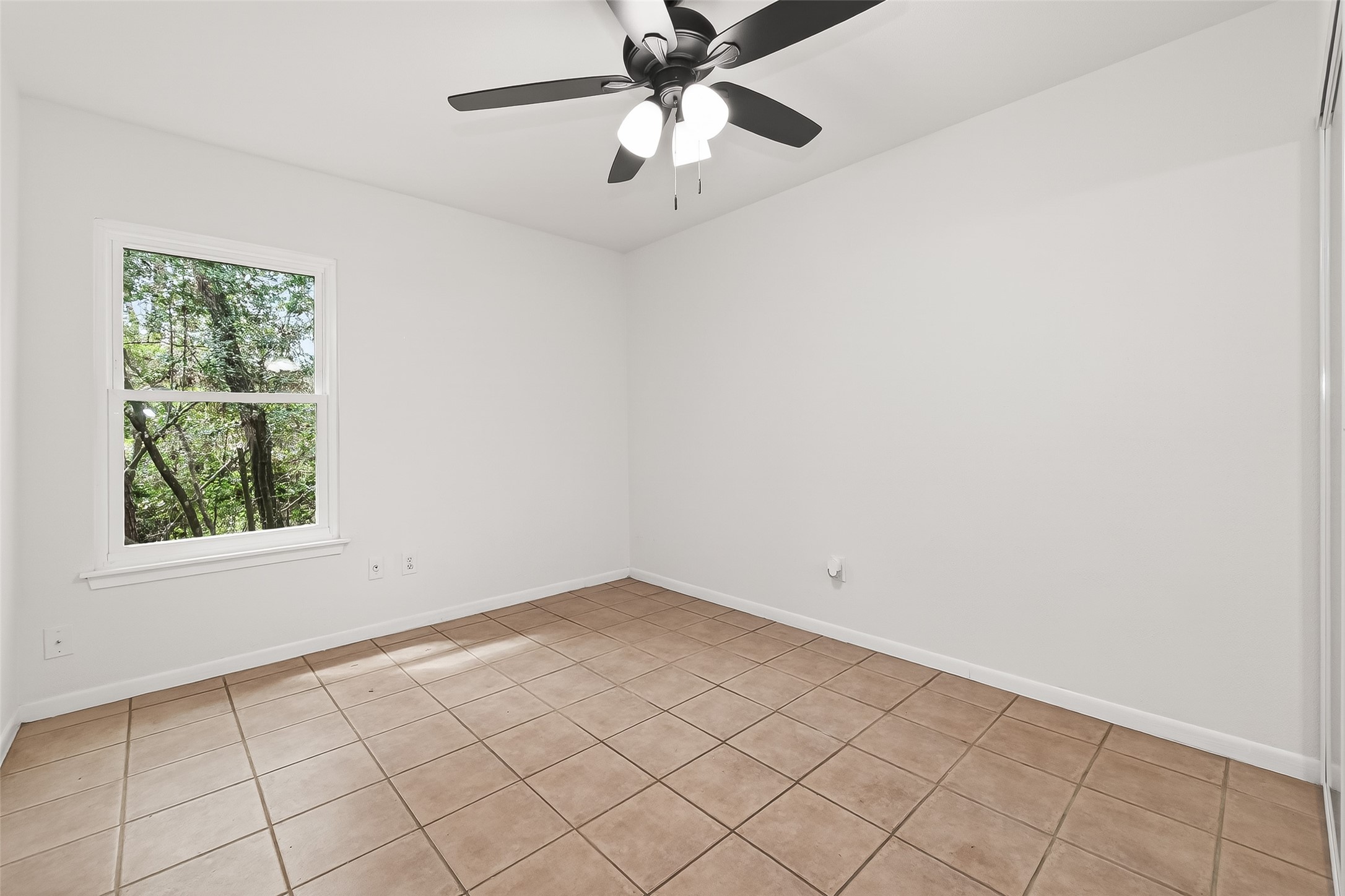 1 Laurel Oak Place Spring, TX 77380 - Photo 24 of 39 an empty room with windows and fan