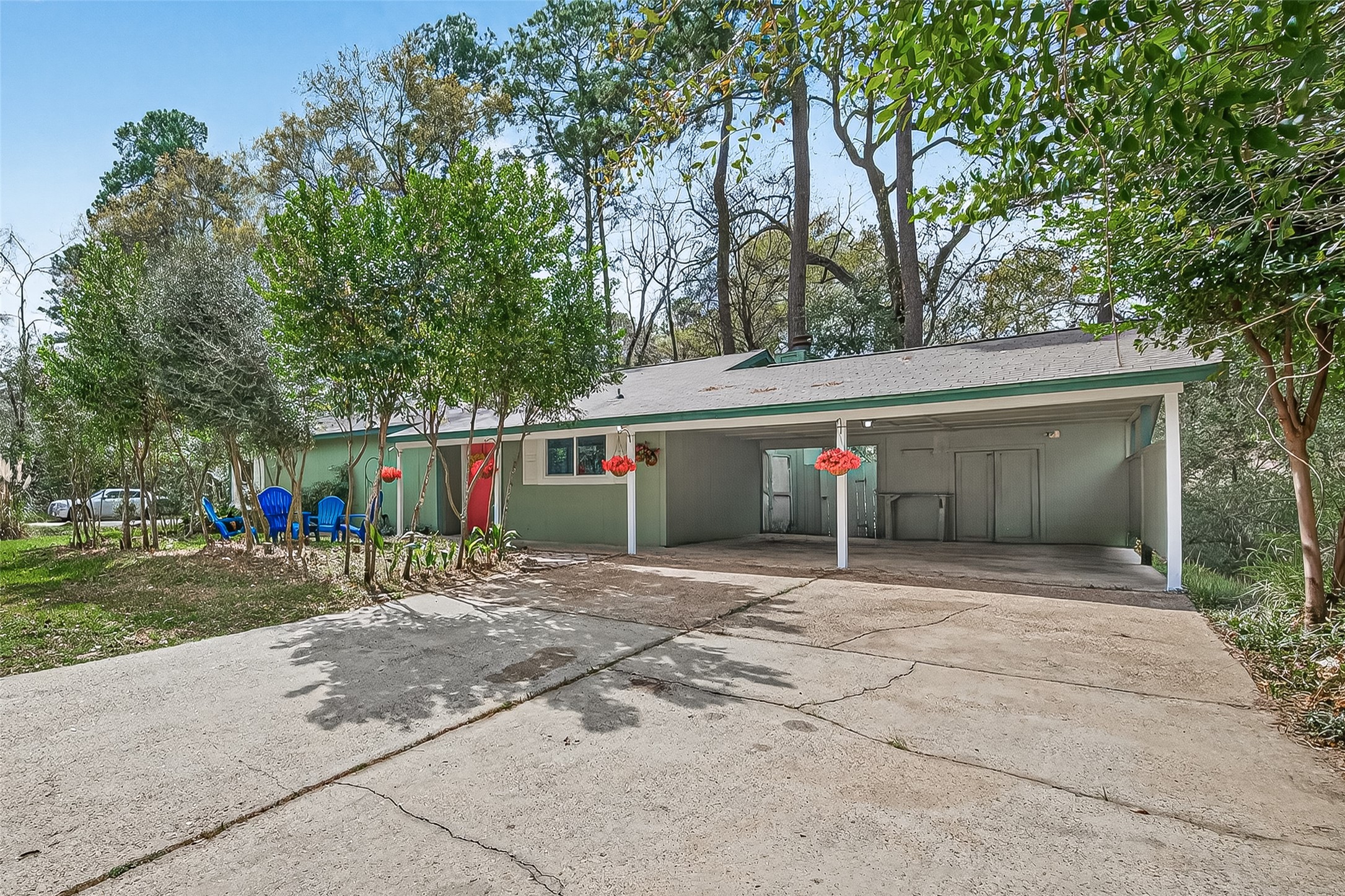 1 Laurel Oak Place Spring, TX 77380 - Photo 3 of 39 a front view of a house with a yard and garage