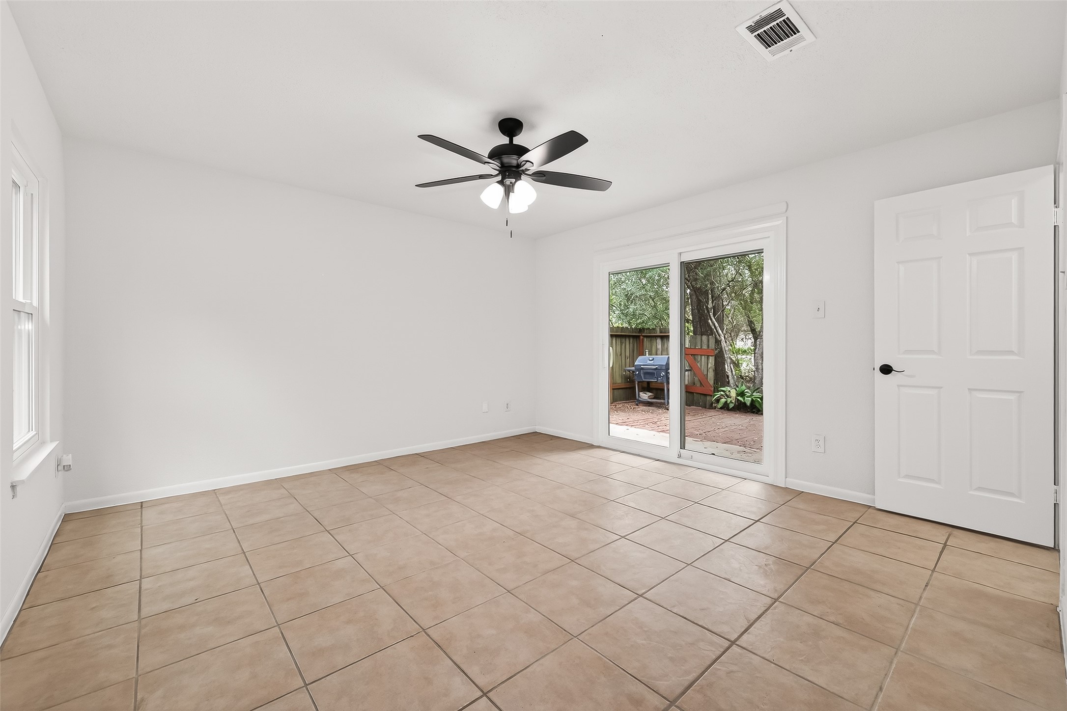 1 Laurel Oak Place Spring, TX 77380 - Photo 31 of 39 a view of an empty room with a window