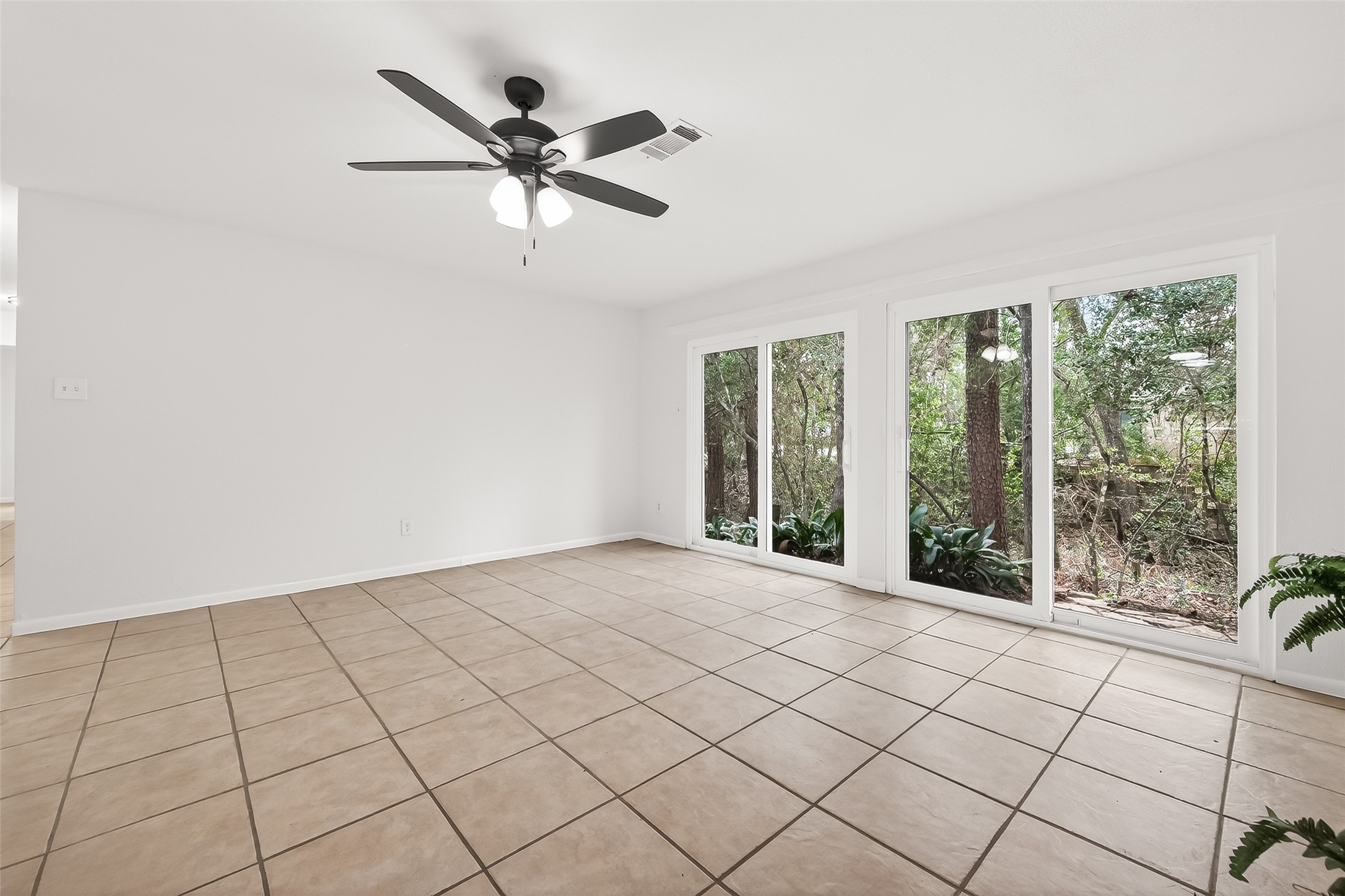 1 Laurel Oak Place Spring, TX 77380 - Photo 10 of 39 a view of an empty room with a window