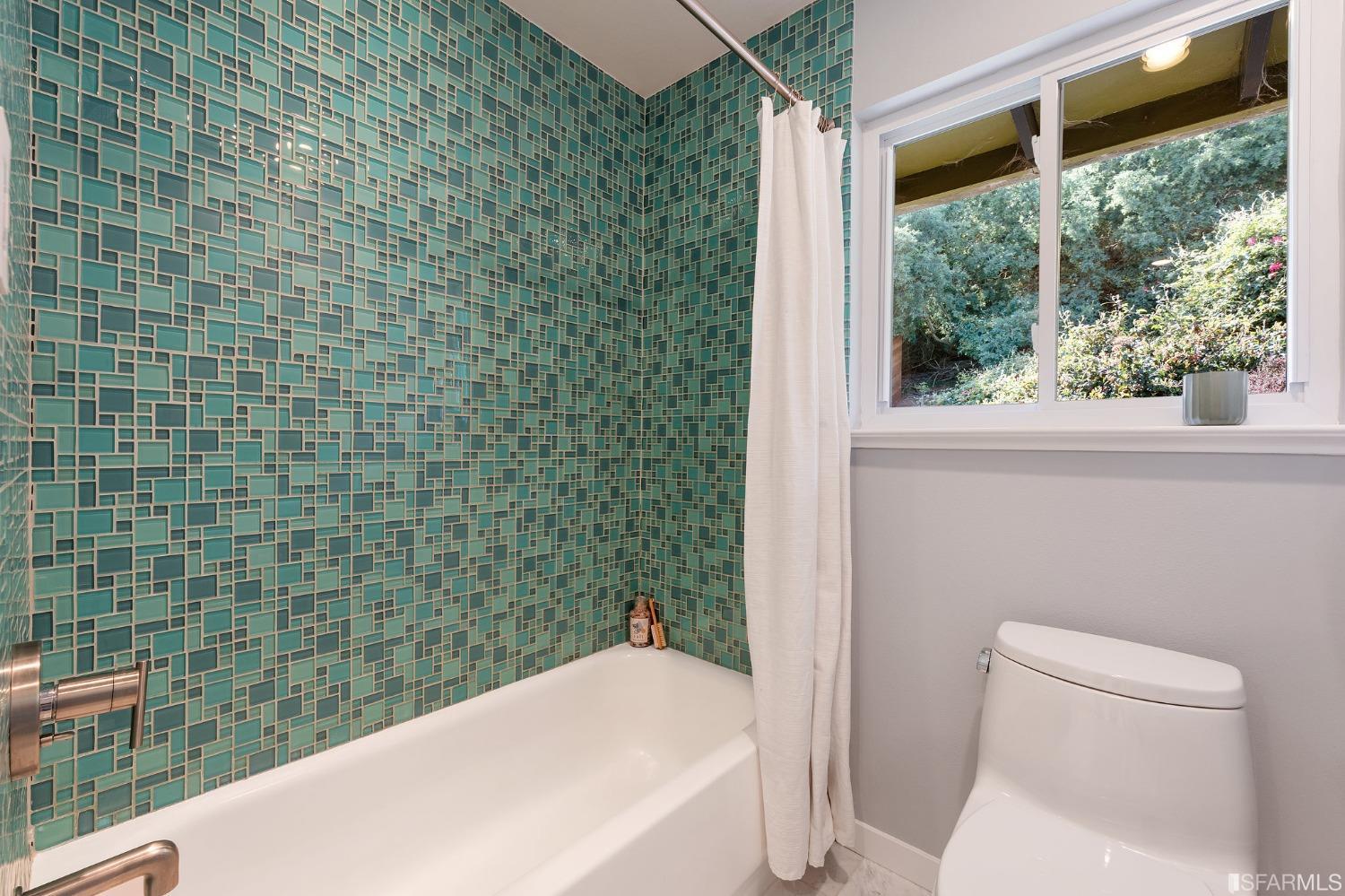 47 Malta Drive San Francisco, CA 94131 - Photo 29 of 40 a bathroom with a toilet and a bathtub