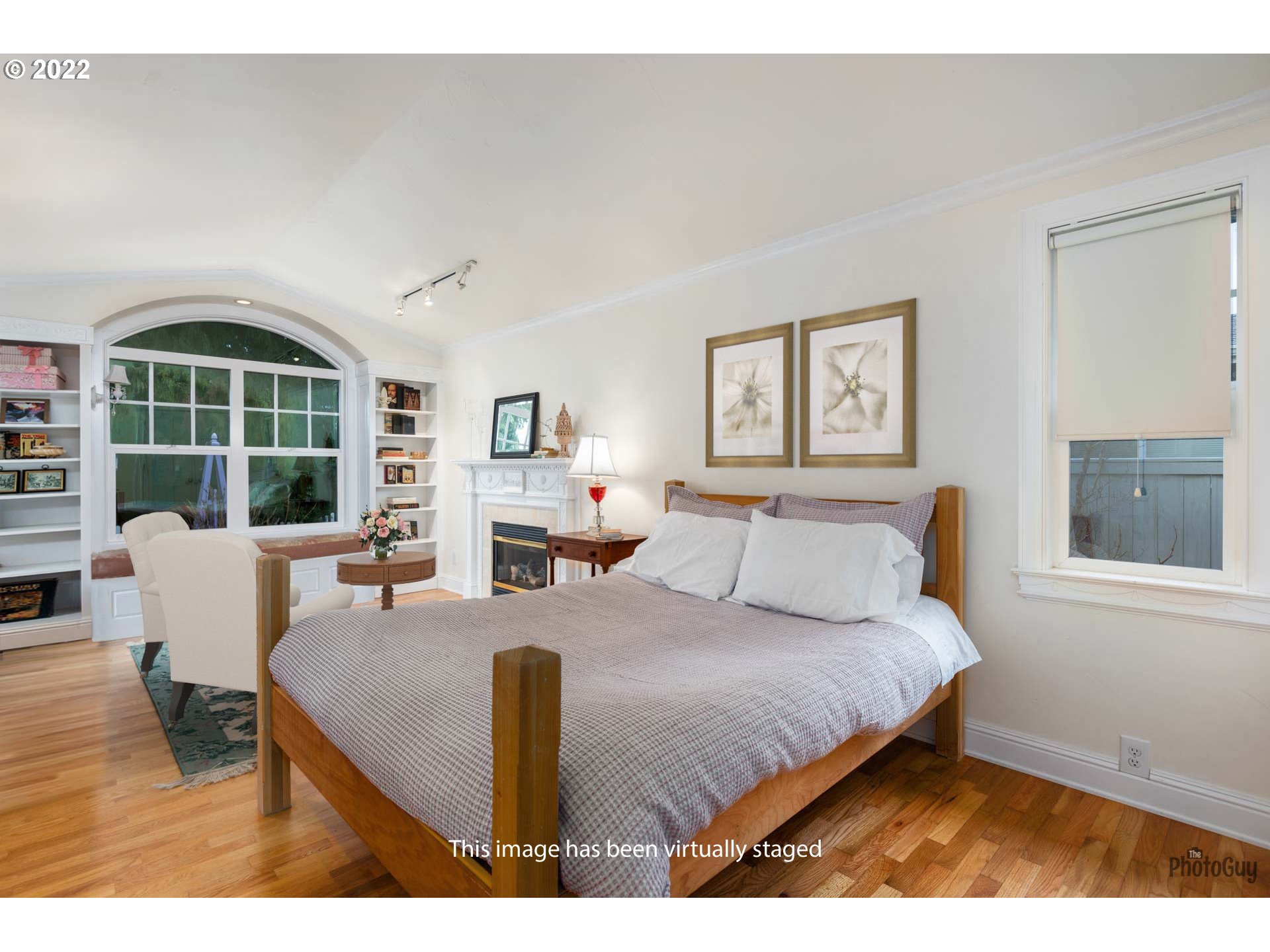 2027 Monterey Lane Eugene, OR 97401 - Photo 17 of 32 a living room with furniture and window