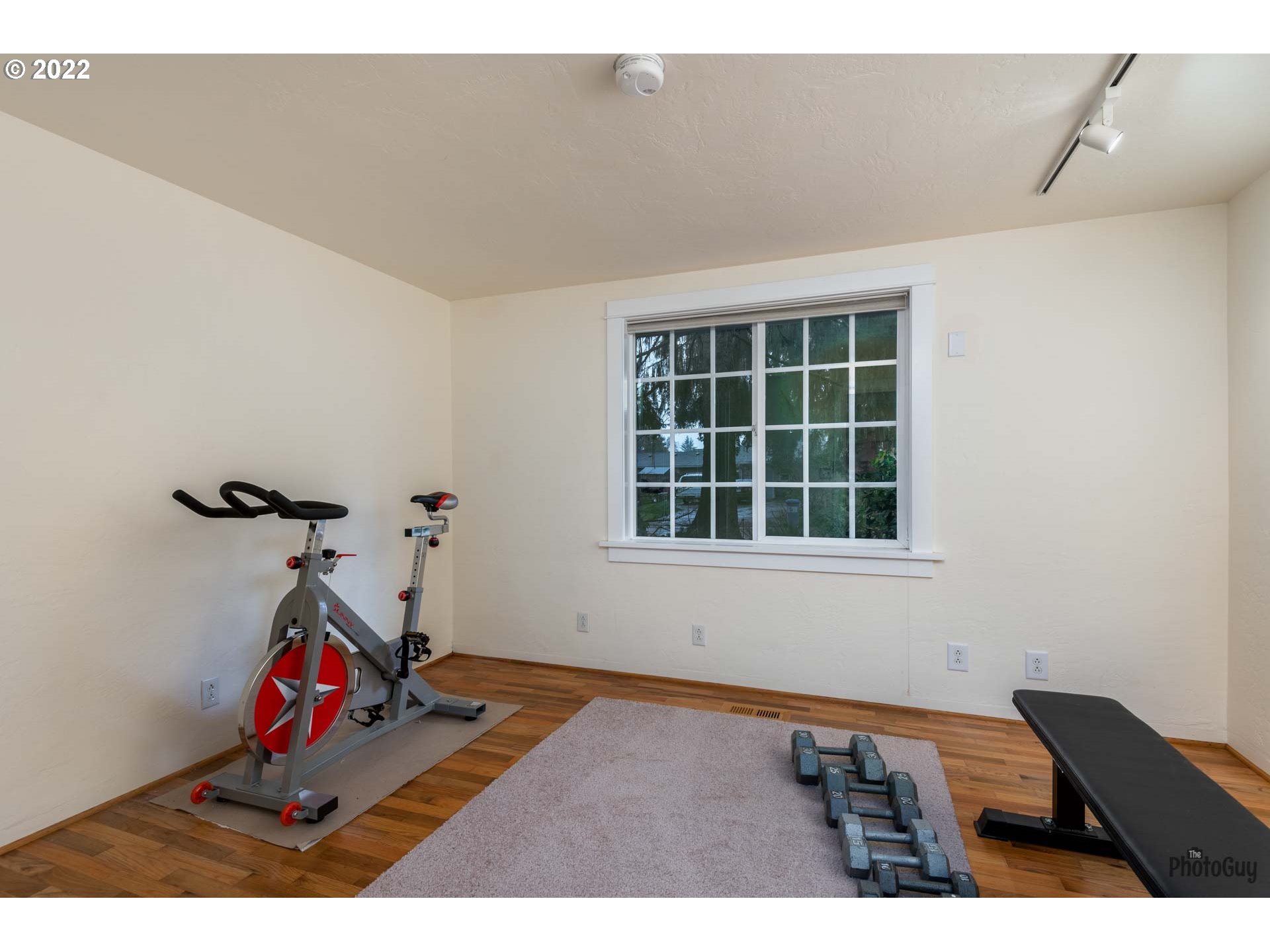 2027 Monterey Lane Eugene, OR 97401 - Photo 22 of 32 a view of empty room with windows