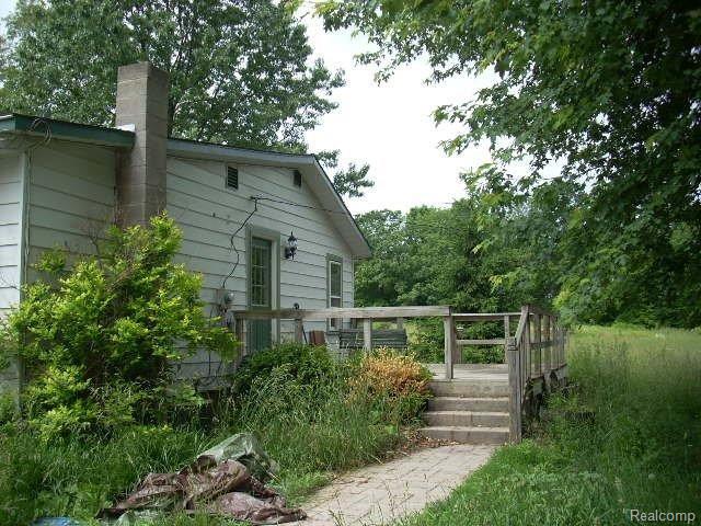 4634 McDowell Road Lapeer, MI 48446 - Photo 2 of 5 deck
