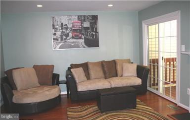 9010 Mulvaney Court Springfield, VA 22152 - Photo 4 of 8 Living Room