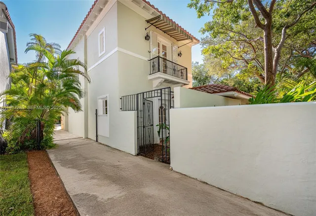 $15,000 | 3240 Morris Lane, Miami, FL 33133