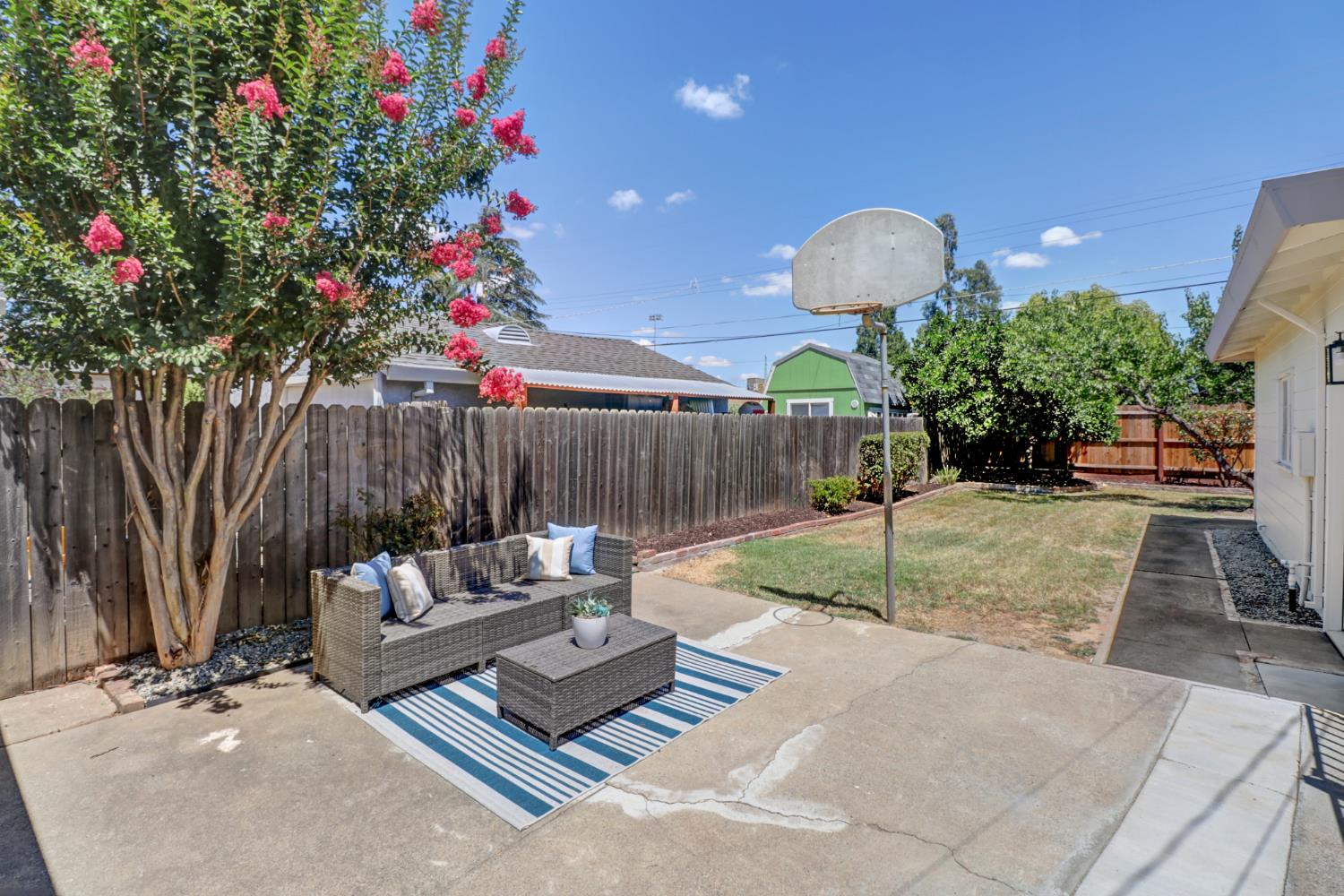 3819 Kroy Way Sacramento, CA 95820 - Photo 28 of 42