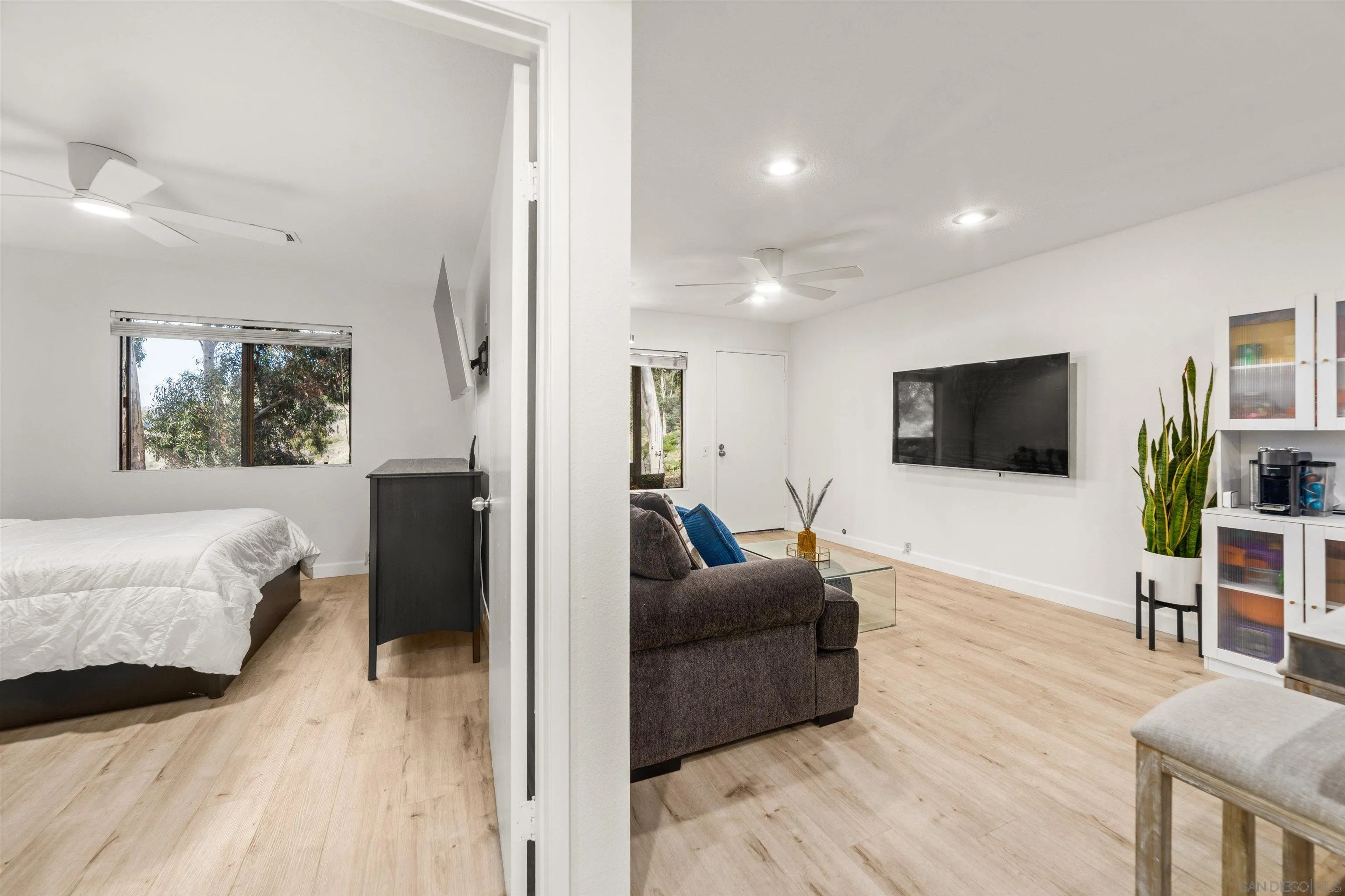 6370 Rancho Mission Road, Unit 913 San Diego, CA 92108 - Photo 9 of 30 a living room with furniture and a flat screen tv