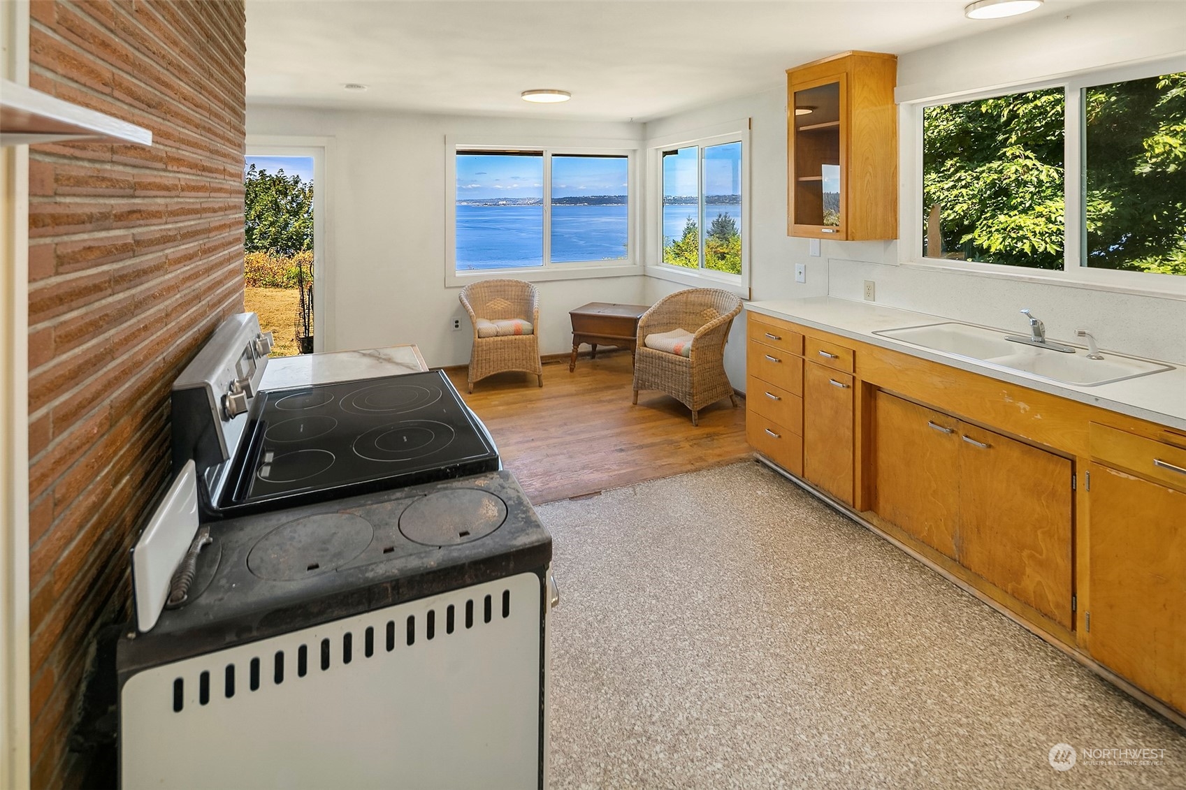 10730 Southwest Cowan Road Vashon, WA 98070 - Photo 11 of 32 Gallery Image 11