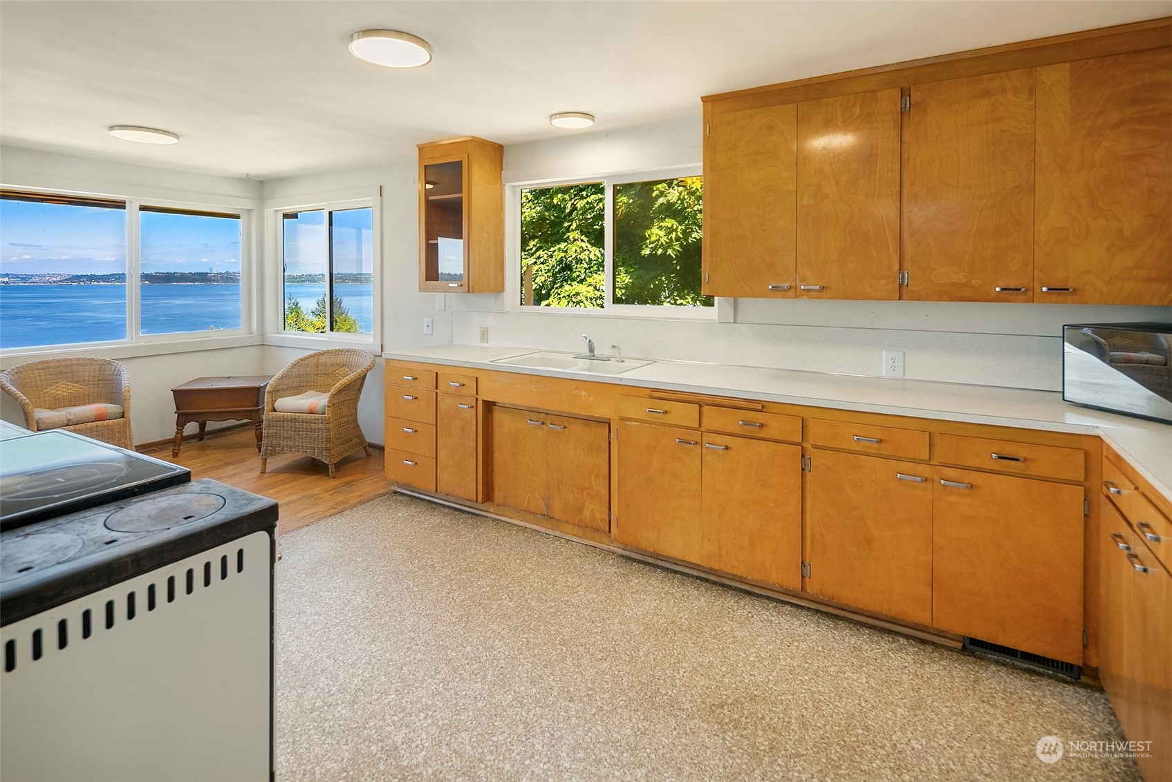 10730 Southwest Cowan Road Vashon, WA 98070 - Photo 12 of 32 Gallery Image 12